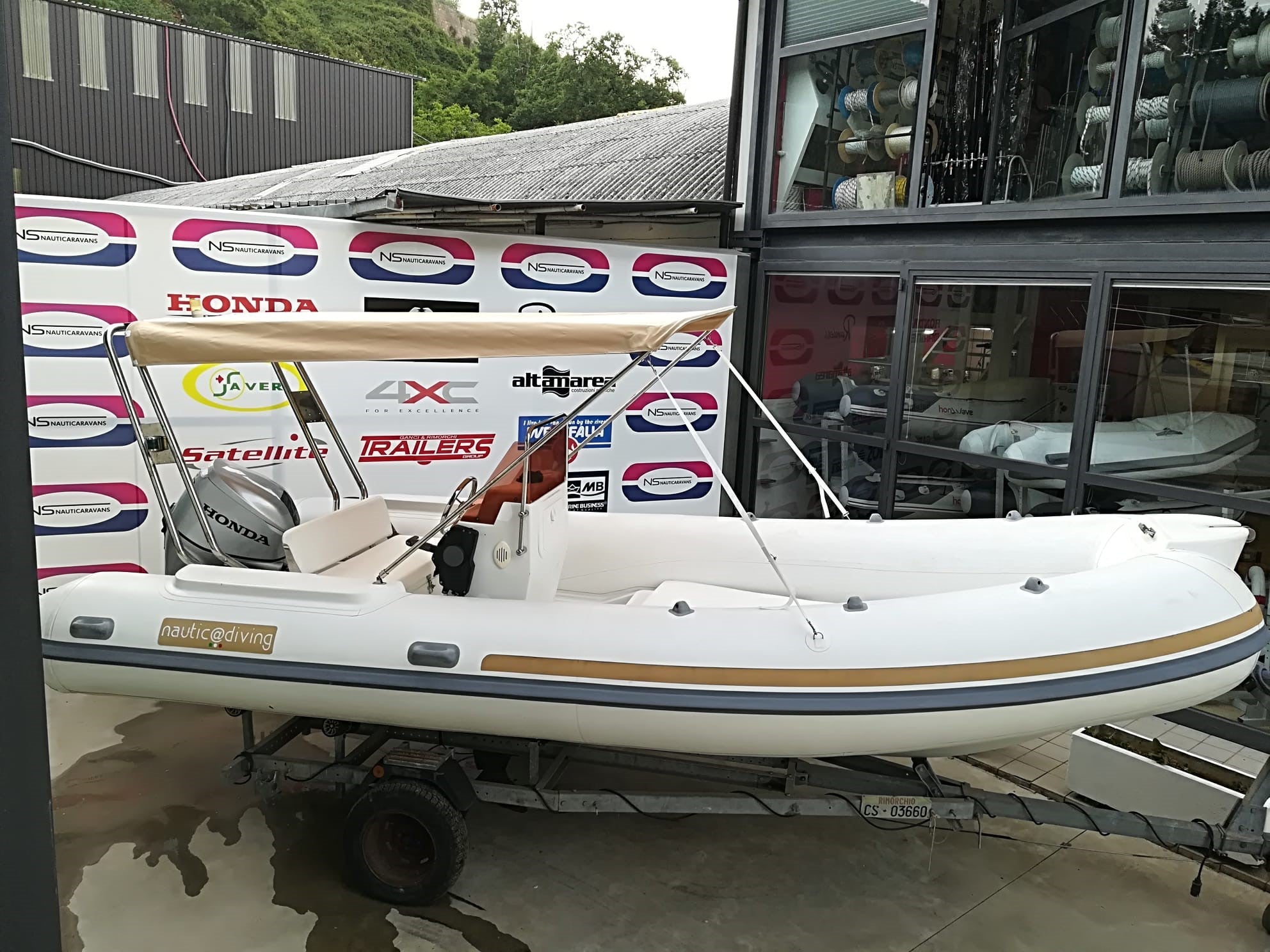 LOMAC 560 CON HONDA BF40 E — immagine 1