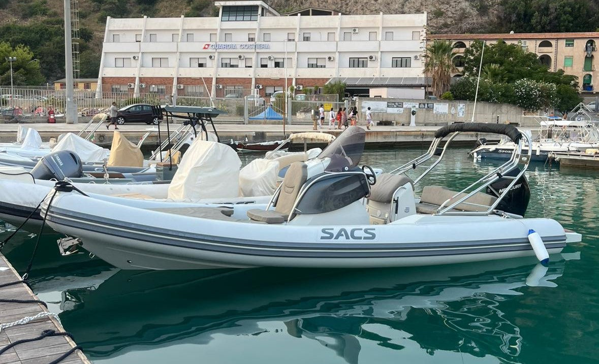 SACS STRIDER 800 + MERCURY 300 HP VERADO